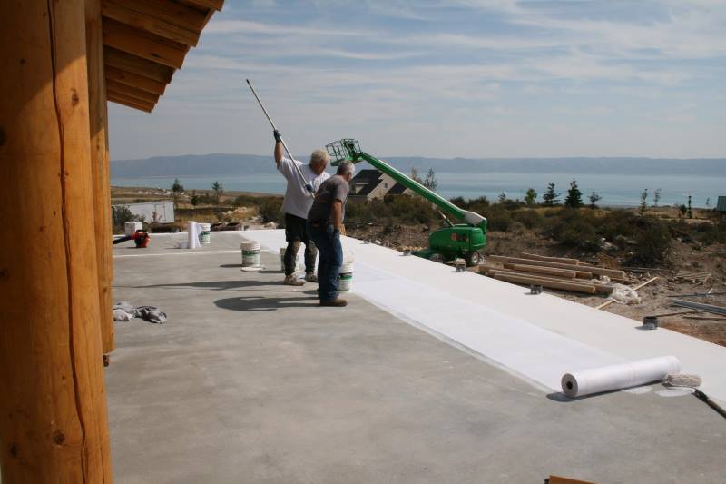 Picking the right roofing contractor for the job